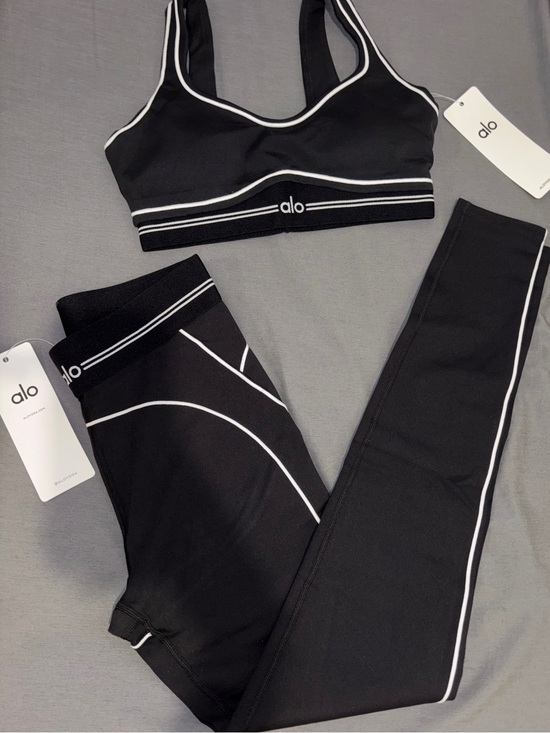 ALO Yoga Other - ALO Yoga Black Sports Bra & Legging Set with White Piping